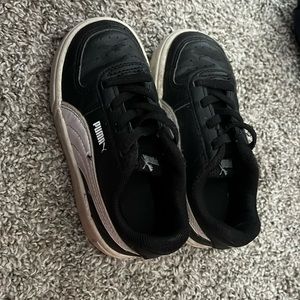 Kids Puma shoes size 8T.